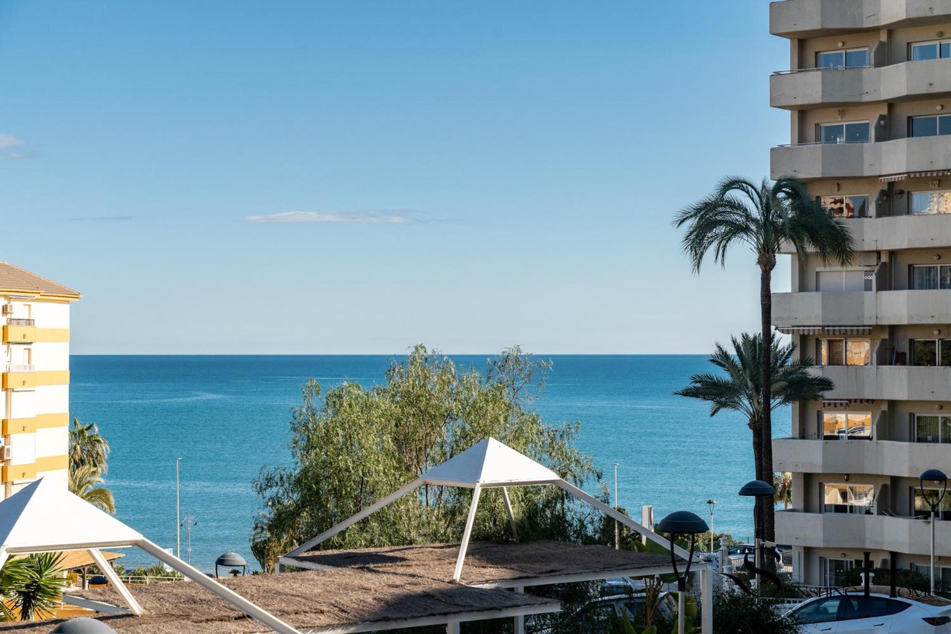 Seaview Beachfront Studio With Aqua Park & Balcony Benalmadena Exterior photo